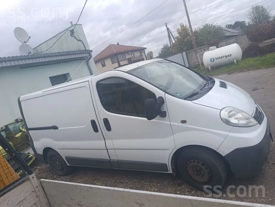 Opel Vivaro 2011 photo 3
