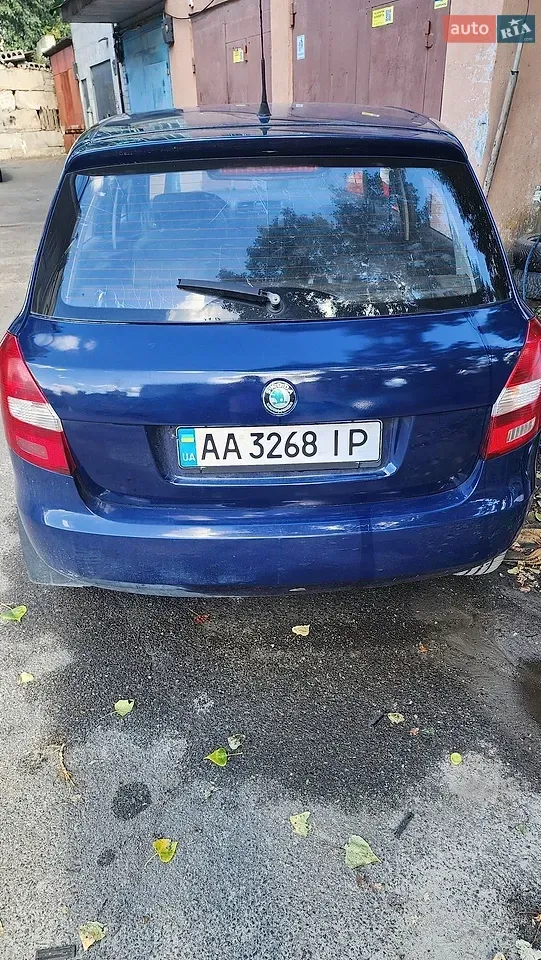 Skoda Fabia 2010 photo 2