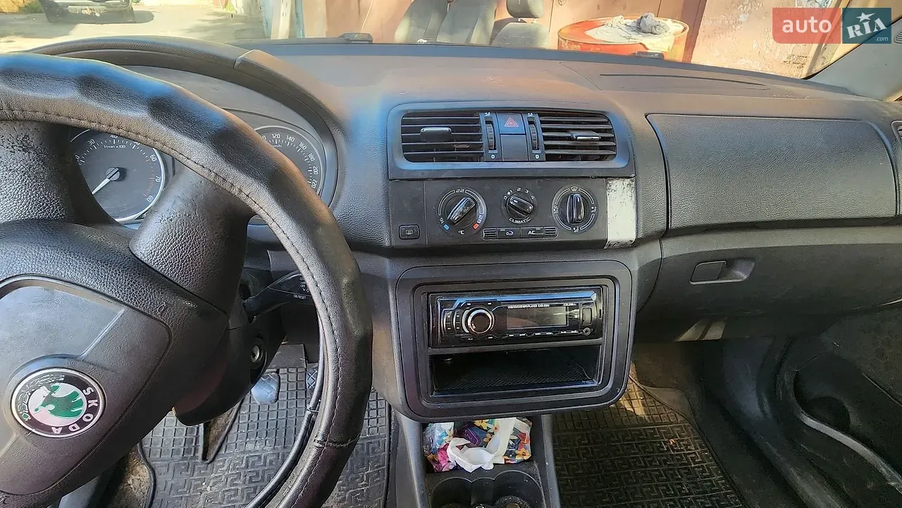 Skoda Fabia 2010 photo 5