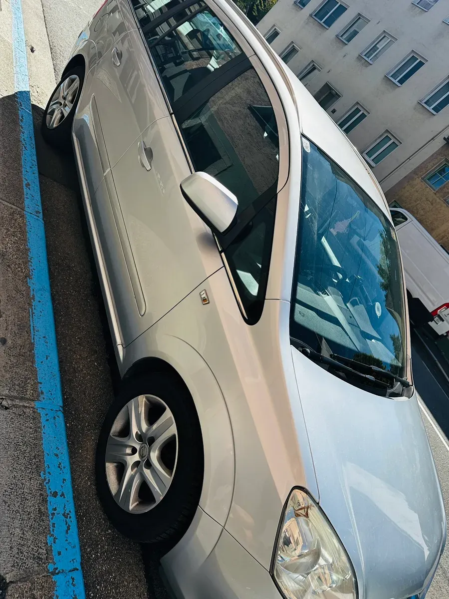 Opel Zafira 2009 photo 2