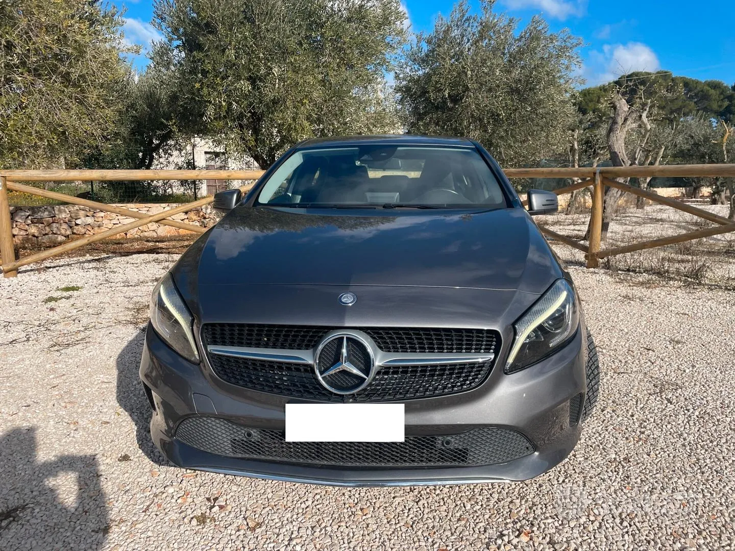 Mercedes-Benz A 200 2017 photo 2