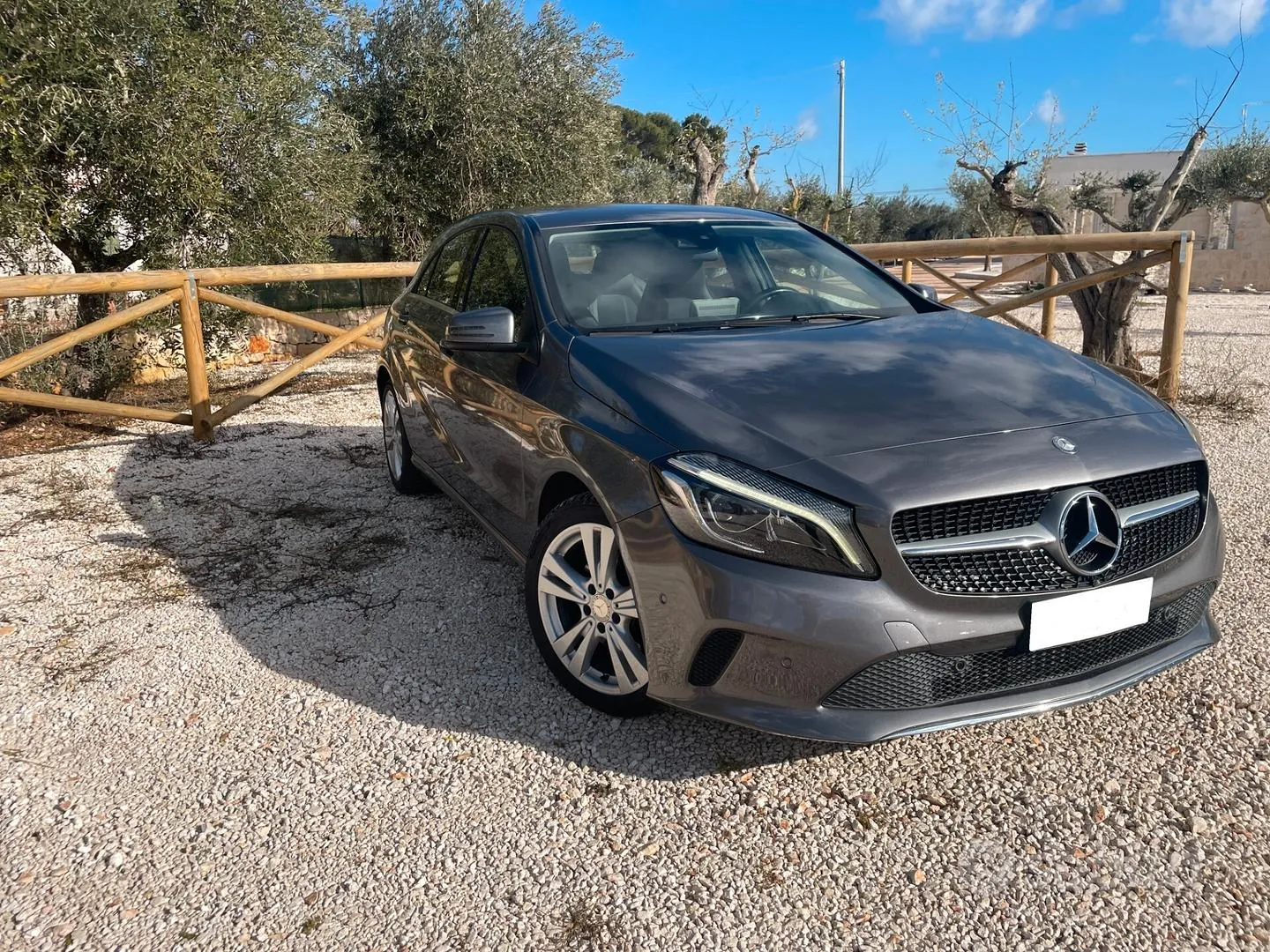 Mercedes-Benz A 200 2017 photo 3