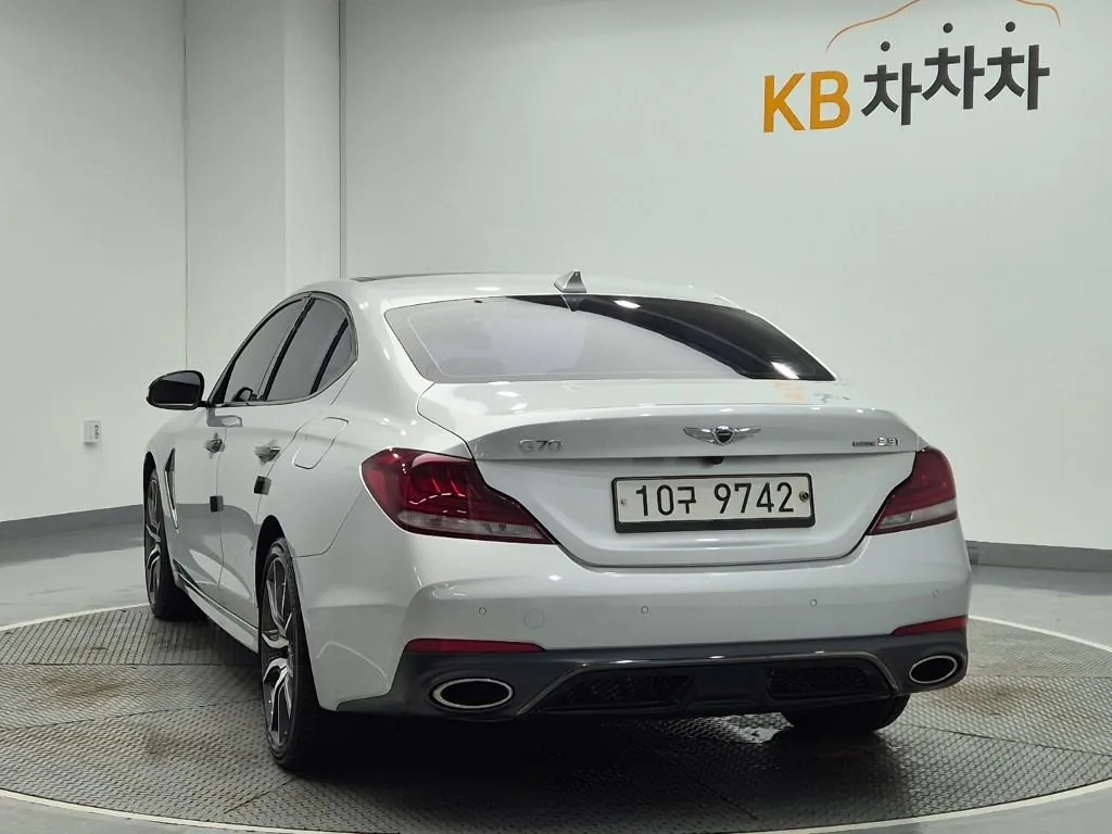Genesis G70 2018 photo 2
