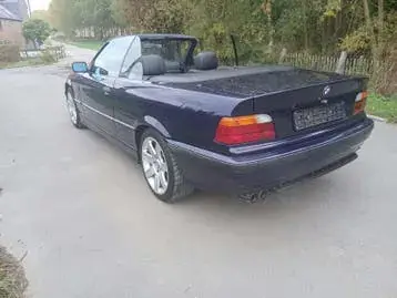 BMW 318I