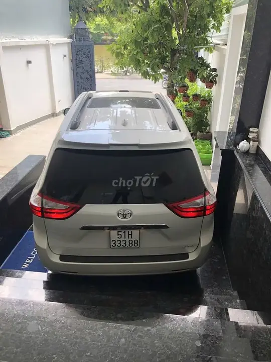 Toyota Sienna 2019 photo 2