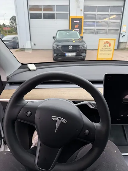 Tesla Model Y 2023 photo 3