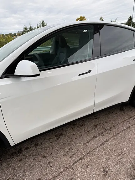 Tesla Model Y 2023 photo 4