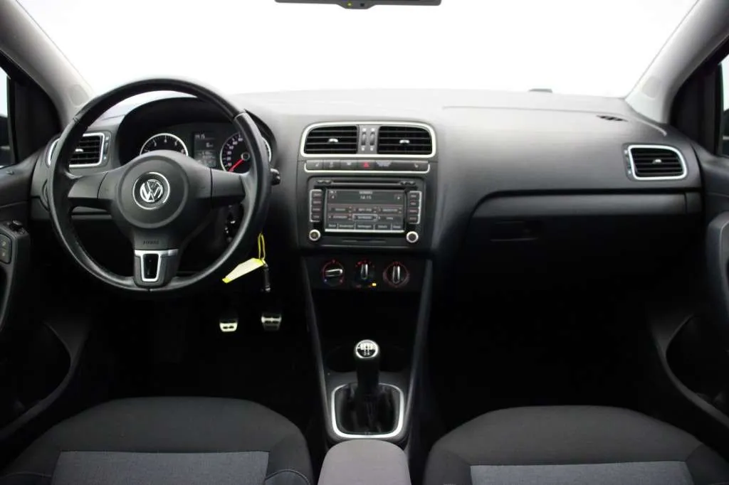 Volkswagen Polo 2011 photo 2