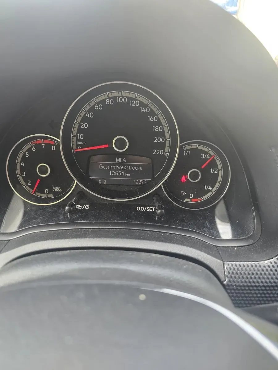 Volkswagen Up 2016 photo 3