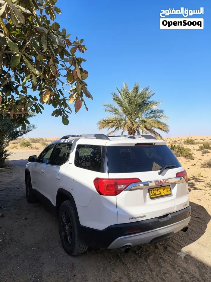 GMC Acadia 2017 photo 2