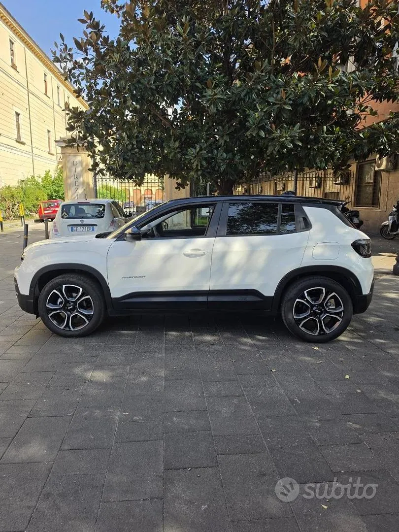 Jeep Avenger Summit 2024 photo 2