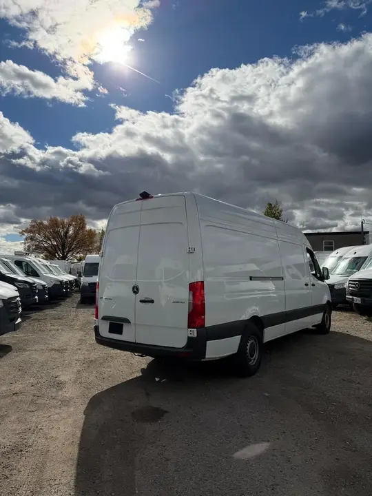Mercedes-Benz Sprinter 2025 photo 2