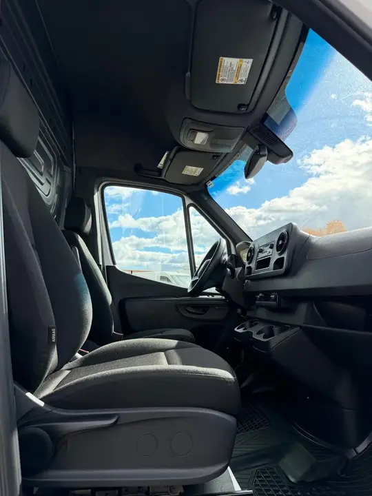 Mercedes-Benz Sprinter 2025 photo 5