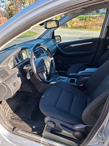 Mercedes-Benz B200 2009 photo 2