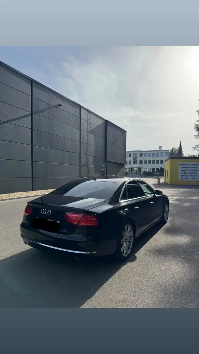 Audi A8 2012 photo 2