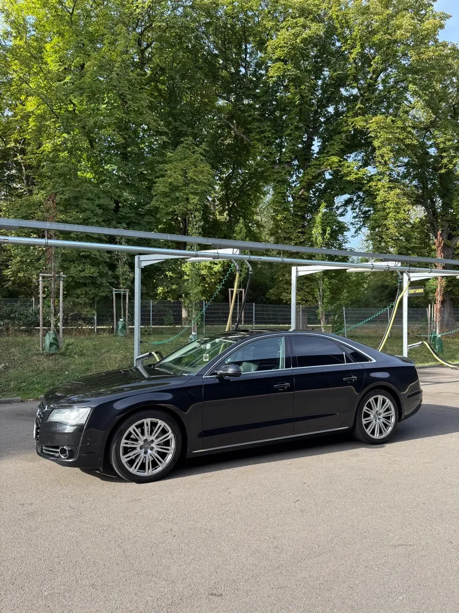 Audi A8 2012 photo 3