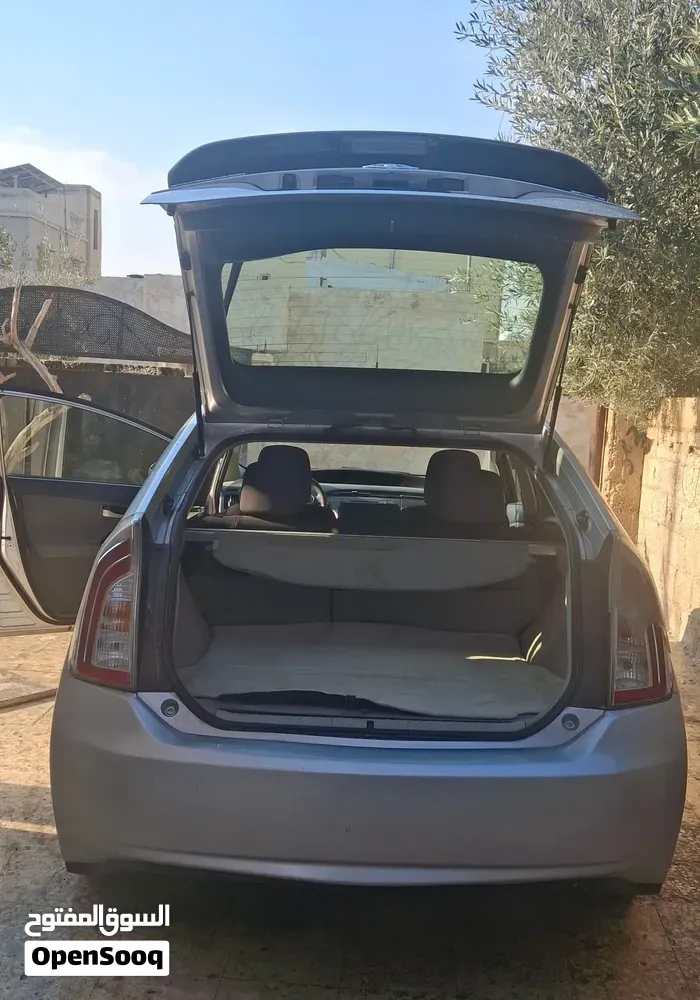 Toyota Prius 2015 photo 2