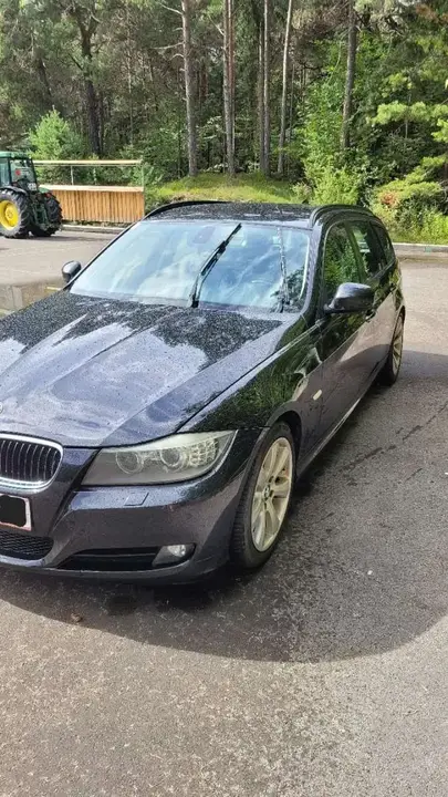 BMW 3 Series 2010 photo 2