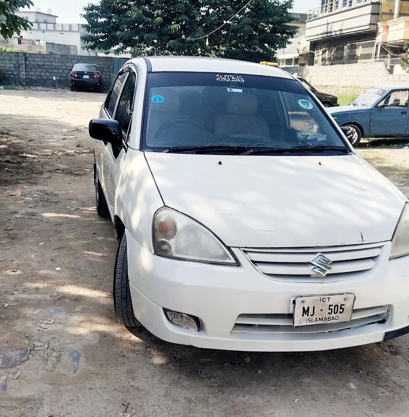 Suzuki Liana