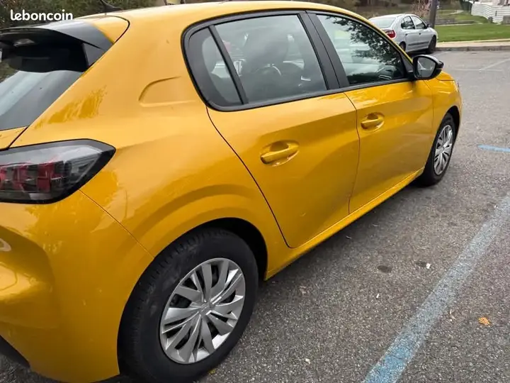 Peugeot 208 2022 photo 2