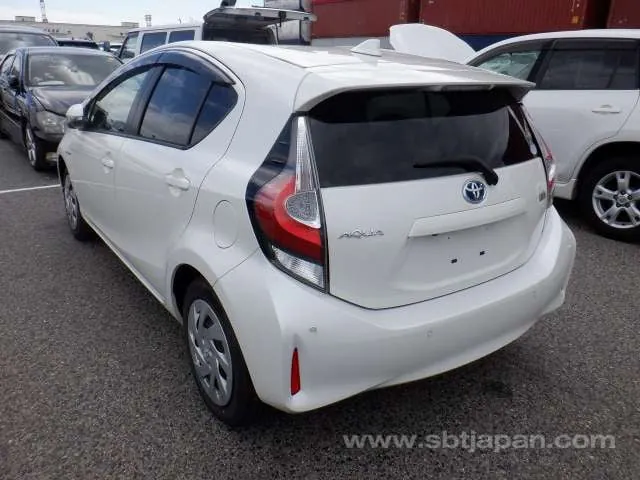 Toyota Aqua S 2018 photo 3