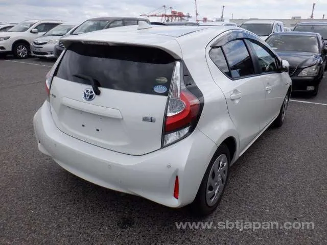Toyota Aqua S 2018 photo 4