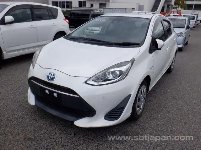 Toyota Aqua S 2018 photo 2