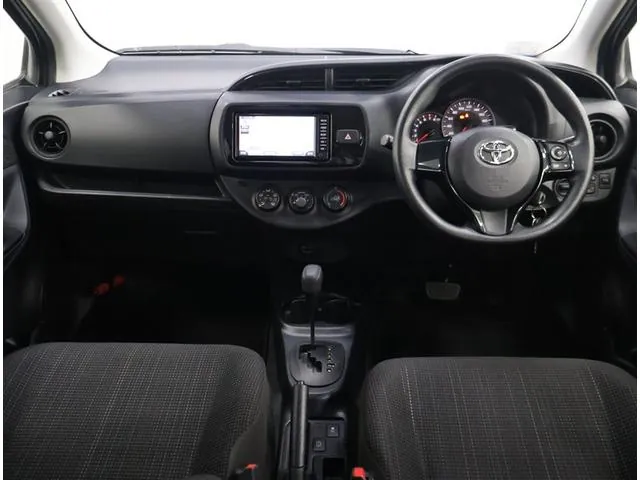Toyota Vitz 2018 photo 3