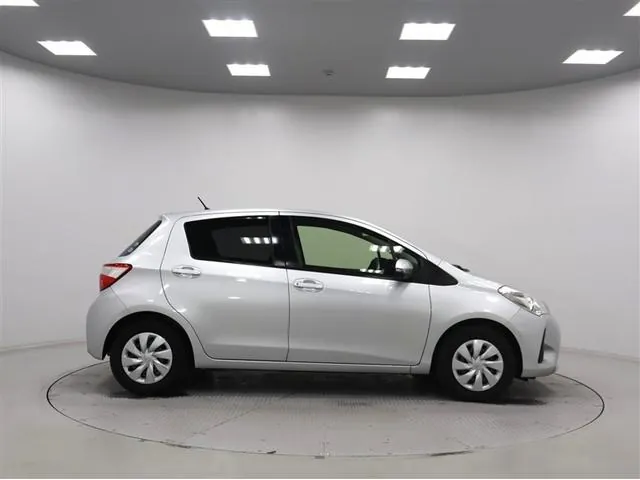 Toyota Vitz 2018 photo 5