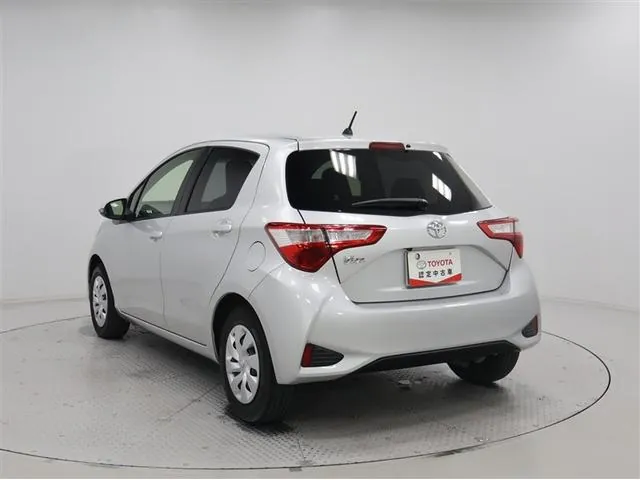 Toyota Vitz 2018 photo 2