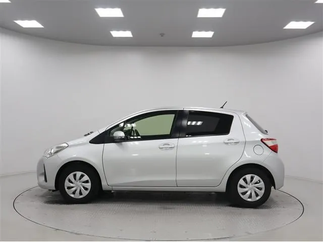 Toyota Vitz 2018 photo 4