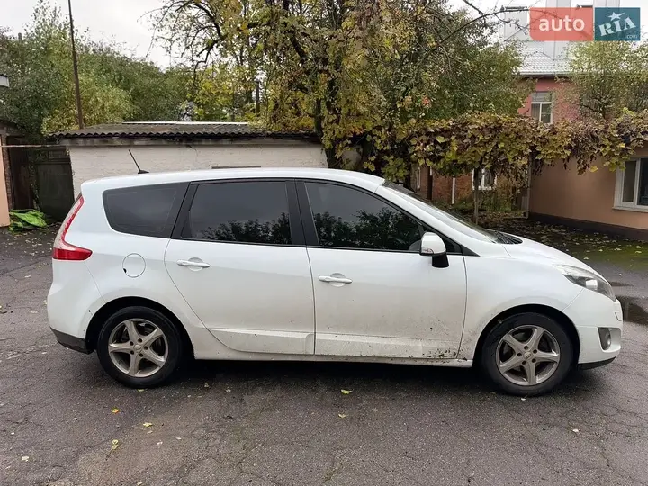 Renault Scenic 2011 photo 4