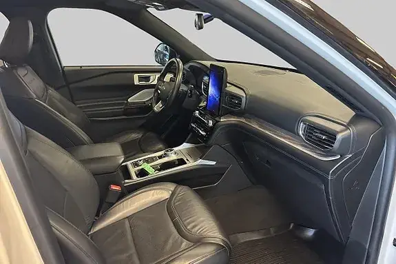 Ford Explorer 2022 photo 4