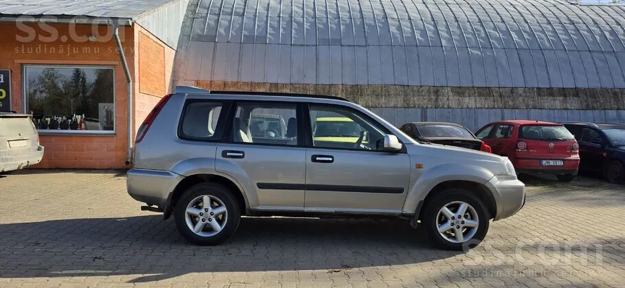 Nissan X-Trail 2003 photo 2