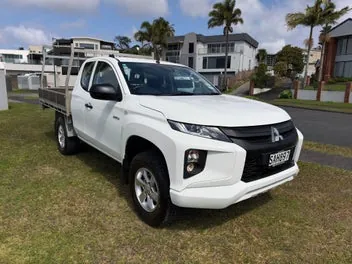 Mitsubishi Triton 2023 photo 4