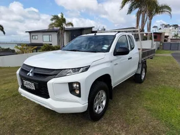 Mitsubishi Triton 2023 photo 2