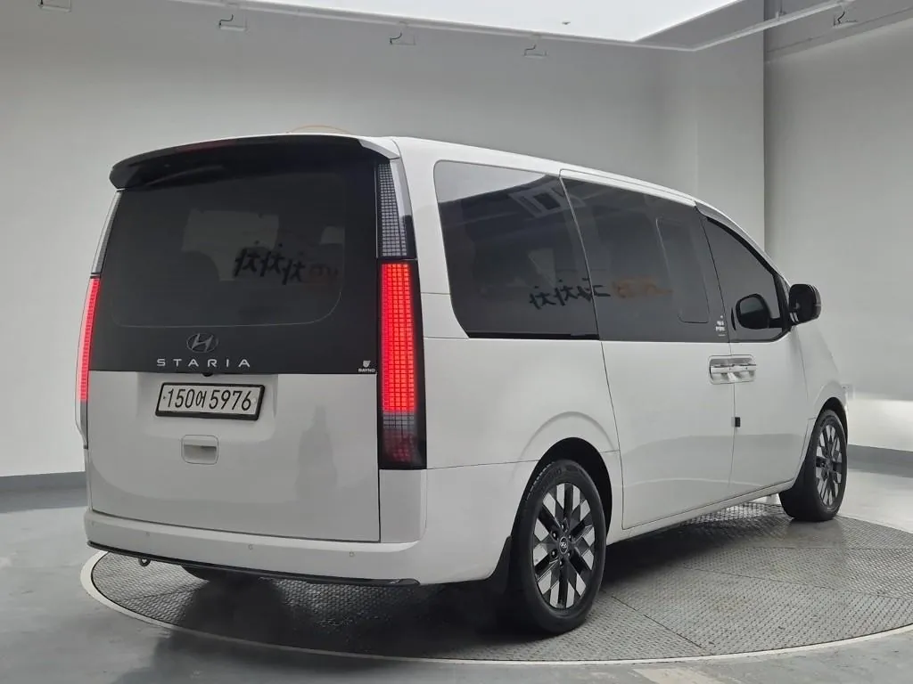 Hyundai Staria 2024 photo 3