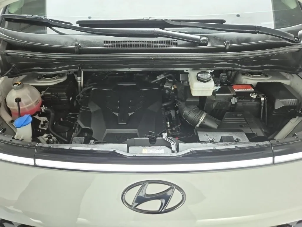 Hyundai Staria 2024 photo 5