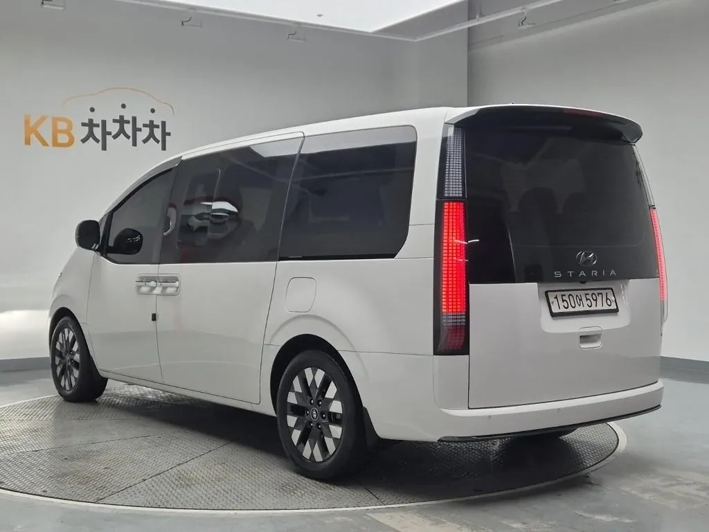 Hyundai Staria 2024 photo 2