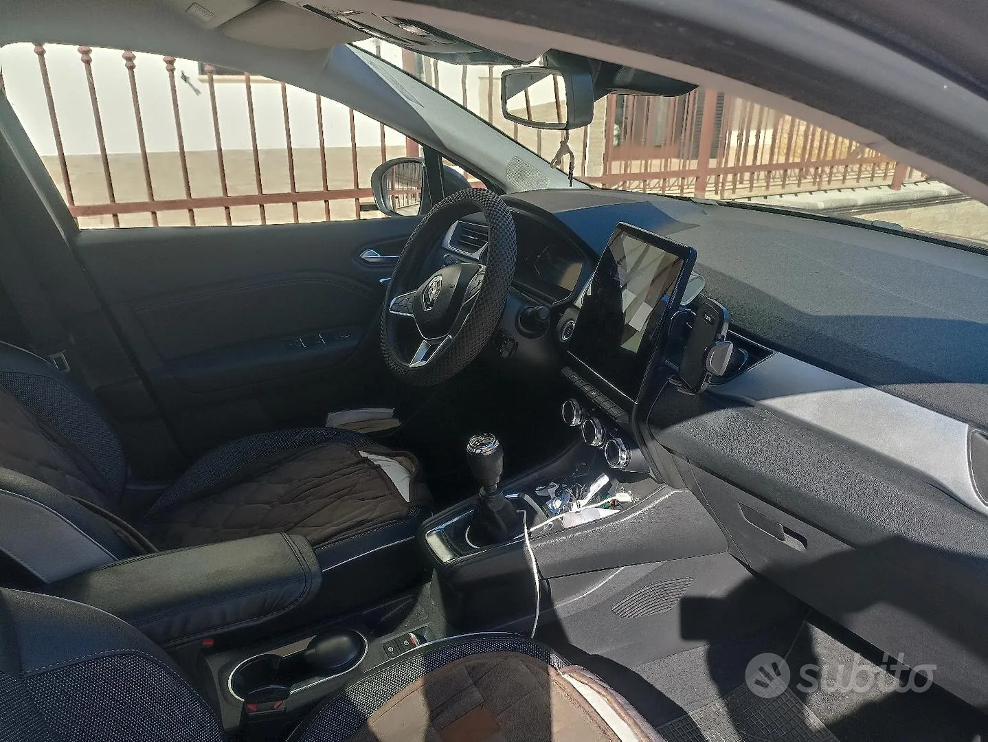 Renault Captur 2023 photo 3