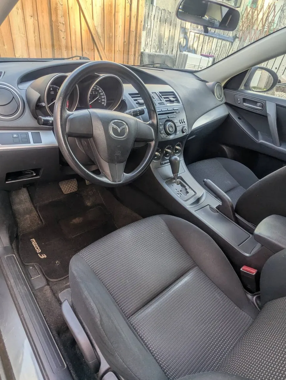 Mazda Mazda3 2012 photo 4