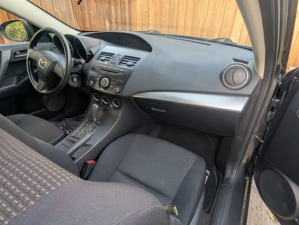 Mazda Mazda3 2012 photo 5