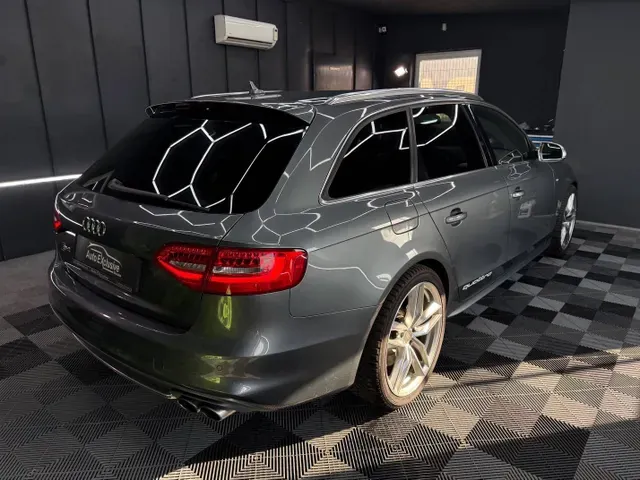 Audi A4 Avant 2012 photo 2