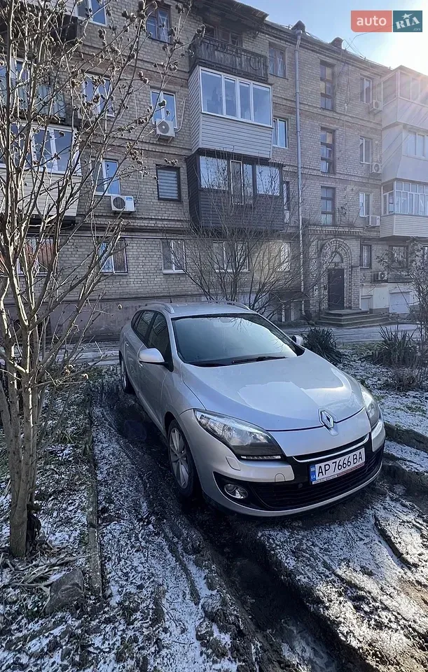 Renault Megane 2013 photo 2