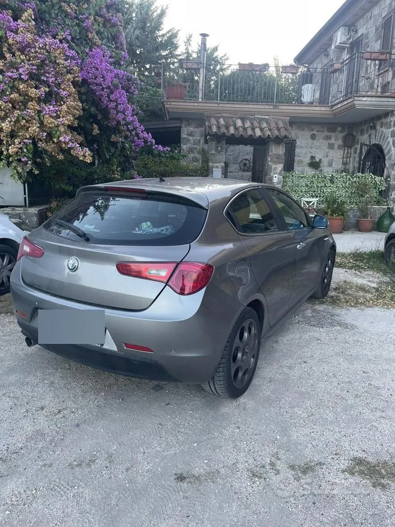 Alfa Romeo Giulietta 2010 photo 2
