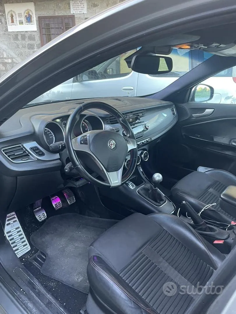 Alfa Romeo Giulietta 2010 photo 4