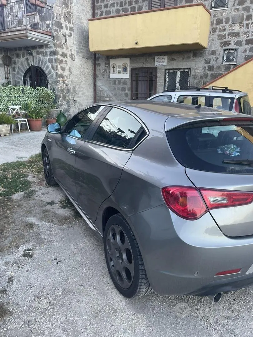 Alfa Romeo Giulietta 2010 photo 3