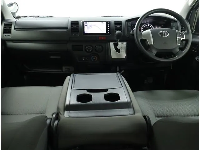 Toyota Hiace Van 2020 photo 3