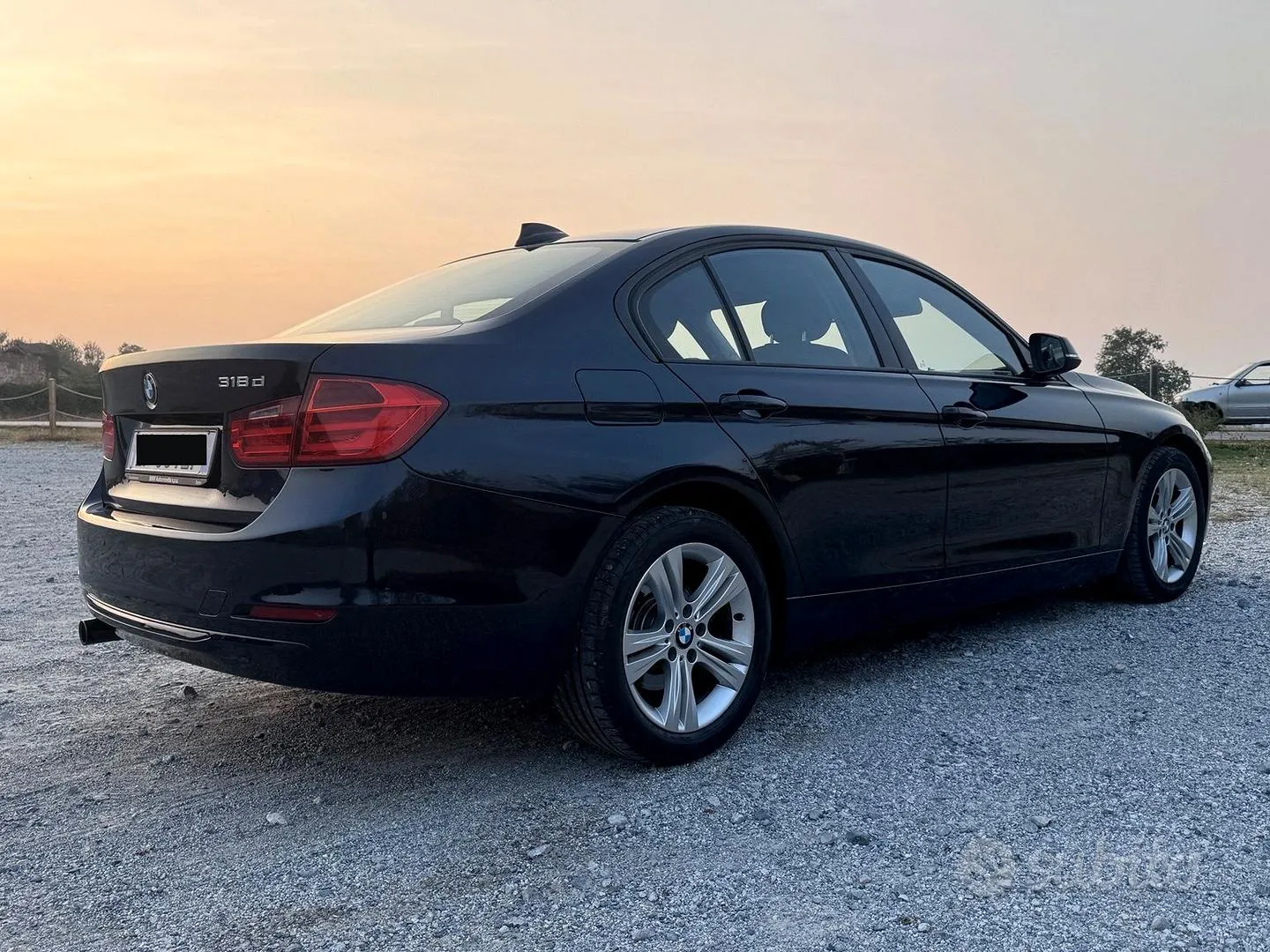 BMW 318D 2012 photo 2