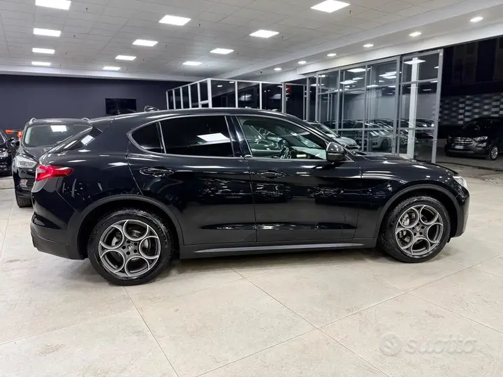 Alfa Romeo Stelvio 2023 photo 4